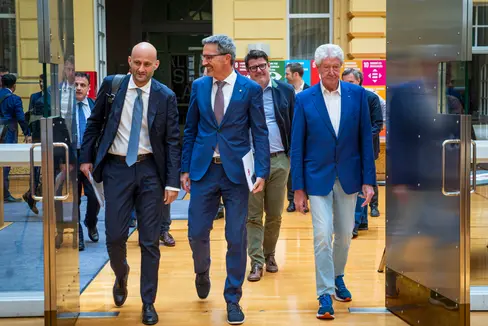 Un progetto concreto e condiviso. Nella foto (da sinistra) l'amministratore delegato di RFI Gianpiero Strisciuglio, il presidente altoatesino, Arno Kompatscher, e il sindaco di Bolzano, Renzo Caramaschi, hanno presentato oggi il programma di rigenerazione dell’Areale ferroviario di Bolzano. (Foto: ASP/Fabio Brucculeri)