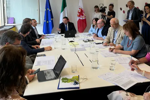 Prima seduta ieri (17 giugno) della Consulta culturale italiana presieduta dall'assessore provinciale Marco Galateo (Foto: ASP/Dipartimento cultura italiana)