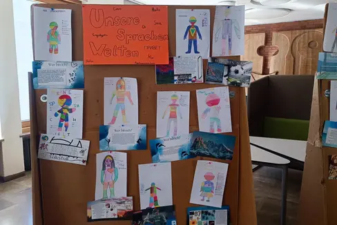 Silhouettes linguistiches coiüdes adöm da Irene Kostner, scora mesana d‘Urtijëi. (Foto: USP/Sorvisc por l’inclujiun dl’Intendënza Ladina)