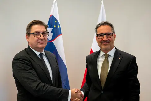 Gregor Šuc ist seit 2022 Generalkonsul von Slowenien in Triest. Heute (30. Oktober) war Šuc zu Gast bei Landeshauptmann Arno Kompatscher in Bozen. (Foto: LPA/Fabio Brucculeri)