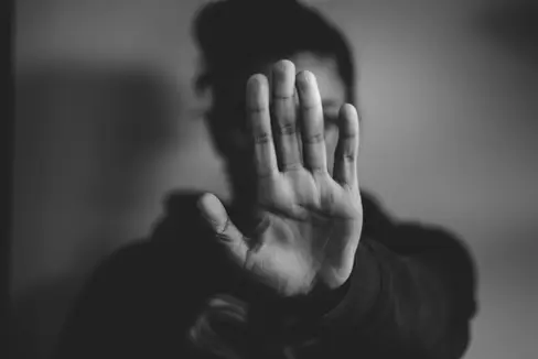 La Giunta provinciale creare le basi giuridiche per migliorare i servizi di supporto alle persone che hanno subito violenza sessuale o sessualizzata (Foto: Unsplash)