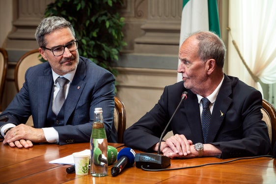 Il presidente della Provincia Arno Kompatscher (a sinistra) e il ministro Roberto Calderoli hanno ricordato l’inizio dei colloqui sulla riforma dell’Autonomia, che ora è diventata realtà. (Foto: USP/Ivo Corrà)