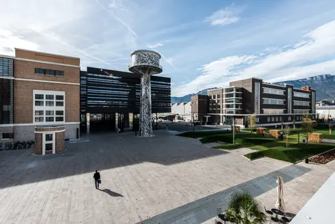 Die Landesregierung hat heute (8. Oktober) den Investitionsplan 2024 der NOI AG genehmigt, mit der Investitionen am NOI Techpark, u.a. zur Aufwertung der Grünflächen, finanziert werden. (Foto: LPA/Ivo Corrà)