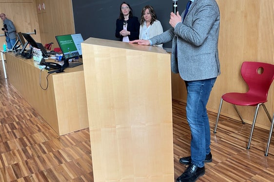 Umweltlandesrat Vettorato: Ressourcen in die Verbesserung der Luftqualität in den Klassenzimmern zu investieren, bedeutet, Lehrenden und Studierenden ein möglichst gesundes Lehr- und Lernumfeld zu garantieren. (Foto: LPA/Landesagentur für Umwelt und Klimaschutz)