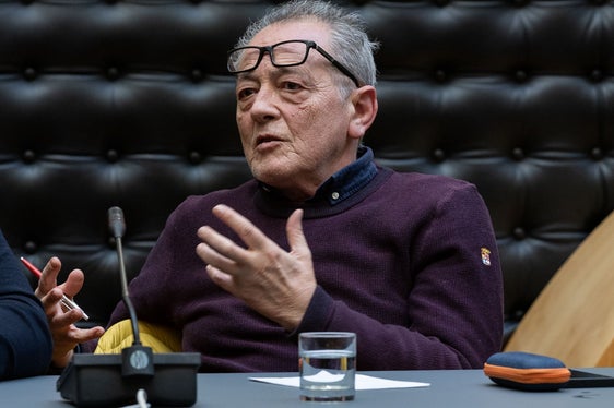 Al tavolo nel cortile interno di Palazzo Widmann: Giuseppe Pelella (UILM UIL SGK). (Foto: USP/Lucia Rose Buffa)