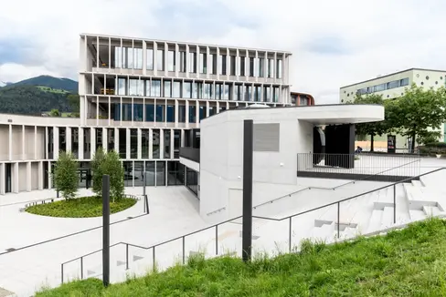 Ab Dezember können Zweisprachigkeits- und Ladinischprüfungen auch in Bruneck im NOI-Techpark abgelegt werden. Für Rom ist ein Prüfungssitz in Zusammenarbeit mit dem Außenamt des Landes in Vorbereitung. (Foto: LPA/NOI Techpark/Ivo Corrà)