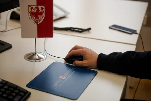 I Comitati unici di garanzia della Provincia, l'Azienda Sanitaria, i Comuni di Bolzano e Merano e la Consulta per le Pari Opportunità della LUB organizzano un convegno sul tema Il lavoro che cambia (Foto: ASP)