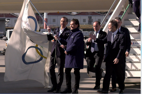 Il vessillo olimpico giunto in Italia inaugura ufficialmente l'avventura di Milano-Cortina 2026 (Foto ASP)