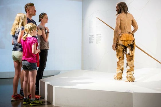 La replica di Ötzi nel Museo Archeologico dell'Alto Adige (Foto: SAM/FlipFlop Collektive)