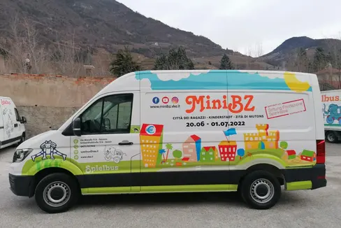 Lo Spielbus offre una varietà di giochi ma anche laboratori creativi dedicati ai più piccoli. (Foto: VKE)