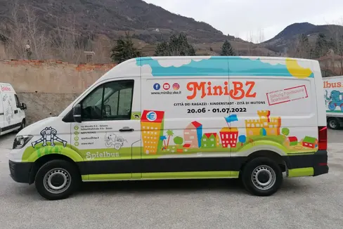 Lo Spielbus offre una varietà di giochi ma anche laboratori creativi dedicati ai più piccoli. (Foto: VKE)