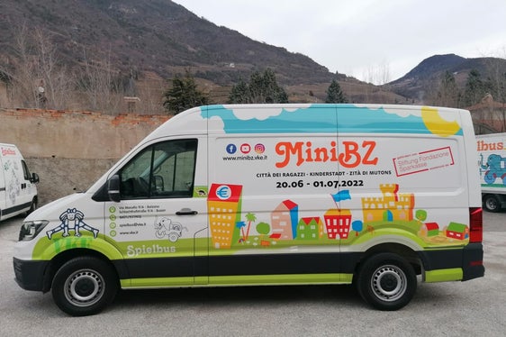 Lo Spielbus offre una varietà di giochi ma anche laboratori creativi dedicati ai più piccoli. (Foto: VKE)