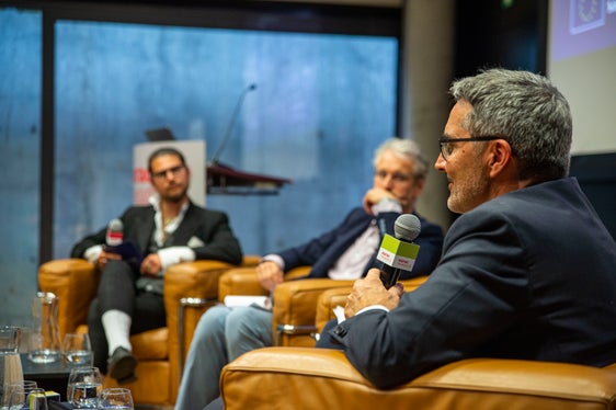 Il presidente della Provincia Arno Kompatscher nel corso della tavola rotonda (Foto: ASP/Fabio Brucculeri)