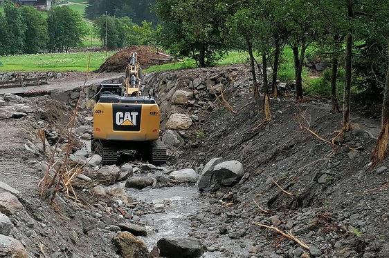 Die Uferbefestigungen im Kerschbaumerbach mussten wieder hergestellt werden. (Foto: LPA/Landesamt für Wildbach- und Lawinenverbauung Nord in der Agentur für Bevölkerungsschutz)