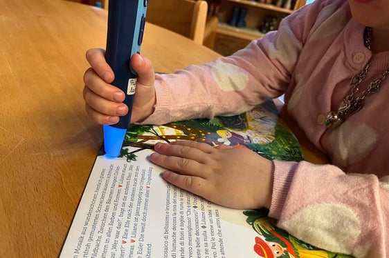 La collaborazione con la rivista Papperlapapp nella scuola materna aiuta a sostenere l'acquisizione di più lingue da parte dei bambini a livello emozionale e a favorire un clima di apprezzamento e accettazione nella scuola materna. (Foto: USP/Direzione provinciale Scuole dell'infanzia in lingua tedesca)