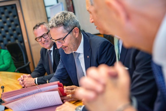 L'ippodromo di Merano è una struttura unica nel suo genere in Europa e come tale va preservata”, ha sottolineato il presidente Arno Kompatscher. (Foto: ASP/Greta Stuefer)