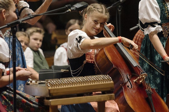 Alle zwei Jahre wird Innsbruck zum Zentrum der jungen alpenländischen Volksmusik: An diesem Wochenende ist es wieder so weit. Das Foto entstand während der letzten Ausgabe vor zwei Jahren. (Foto: LPA/Tiroler Volksmusikverein)