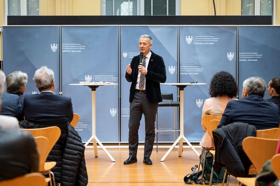 Sportlandesrat Peter Brunner betonte die Bedeutung des Sports für das Land: Südtirol ist im Sport national und international sehr stark unterwegs, darauf können wir stolz sein. (Foto: LPA/Fabio Brucculeri)