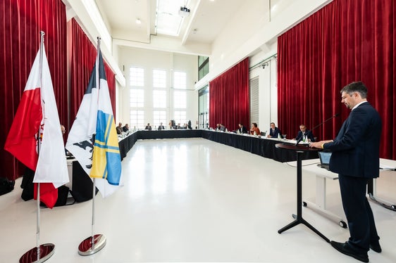 Potenziamento del Passo dello Stelvio, collegamenti ferroviari transalpini attraverso la Terra Raetica e cooperazione sulla cultura retoromanza: sono questi i tre temi presentati dall'assessore provinciale Daniel Alfreider. (Foto: ASP/Ivo Corrà)