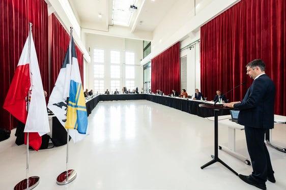 Potenziamento del Passo dello Stelvio, collegamenti ferroviari transalpini attraverso la Terra Raetica e cooperazione sulla cultura retoromanza: sono questi i tre temi presentati dall'assessore provinciale Daniel Alfreider. (Foto: ASP/Ivo Corrà)