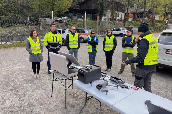 Steuern will gelernt sein: Drohnen werden unter anderem zur fotografischen und photogrammetrischen Erfassung hydrogeologischer Ereignisse, der Dokumentation von Baustellen der Wildbachverbauung, der Kontrolle der Funktionsfähigkeit von Bauwerken der Wildbach- und Lawinenverbauung, der fotografischen und photogrammetrischen Erfassung hydrogeologischer Ereignisse und der Dokumentation von Baustellen der Wildbachverbauung eingesetzt. (Foto: LPA/Landeswarnzentrum in der Agentur für Bevölkerungsschutz)