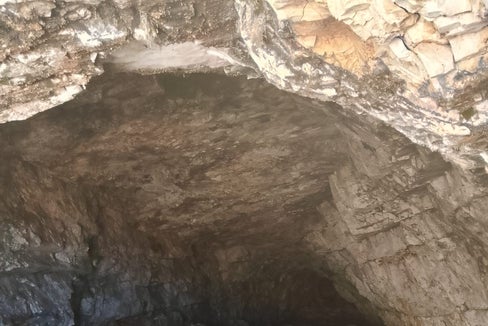 Il 3 luglio, la guida alpina di Brunico Kurt Walde ha scoperto, sotto la Cima di Conturines e sopra la già nota Grotta di Conturines, un’altra grotta contenente un numero molto elevato di scheletri fossili del cosiddetto orso delle caverne (Ursus spelaeus o Ursus ladinicus). (Foto: USP/Soprintendenza provinciale ai Beni culturali/Ufficio Beni archeologici)