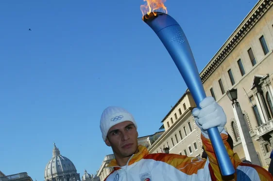 Sono ufficialmente aperte le candidature per partecipare alla staffetta che porterà la fiamma olimpica e la fiamma paralimpica in viaggio per l’Italia. Un passaggio che coinvolgerà, naturalmente, anche la provincia di Bolzano, raggiungendo Bolzano il 27 gennaio 2026. (Foto: Milano Cortina 2026. Utilizzabile solo per la pubblicazione di questo comunicato stampa)
