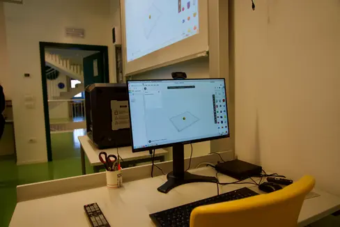 Gelder aus dem Pnrr-Fonds fließen unter anderem in die Digitalisierung der italienischen Schule in Südtirol. (Foto: LPA/Italienische Bildungsdirektion)