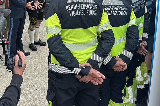 Far fronte alle difficoltà linguistiche e fornire un aiuto decisivo in caso di emergenza: questo il compito principale dei vigili del fuoco permanenti di Bolzano durante i due fine settimana della più grande festa popolare del mondo a Monaco di Baviera (Foto: USP/Vigili del fuoco München/Milberg)