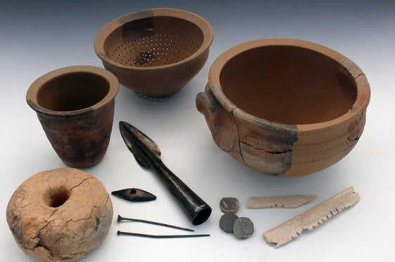 Alcuni reperti rinvenuti alla villa romana di Appiano. Il 9 ottobre nell'atrio della Soprintendenza visitabile una mostra archeologica. (Foto: ASP/Gamberoni)