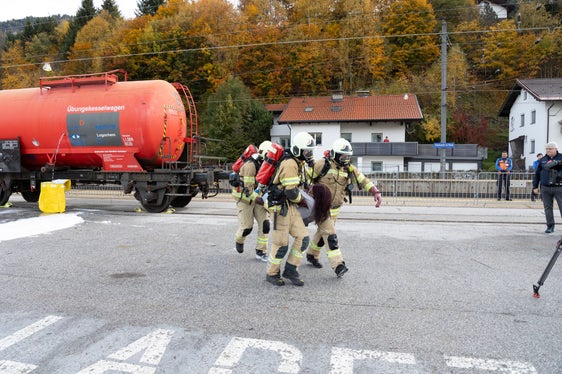 Auch der Abtransport von Verletzten war Teil der Eurex.24 - hier am Bahnhof Steinach am Brenner. (Foto: Land Tirol/Die Fotografen)