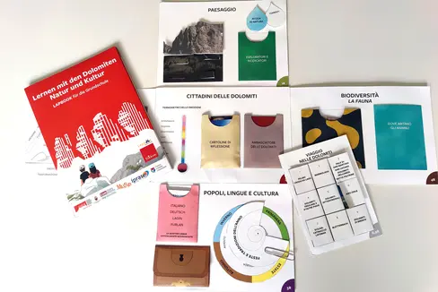 Das Lapbook bringt Kindern die Besonderheiten des Dolomiten UNESCO Welterbes näher: Es kombiniert Basteln, Forschen und selbstständiges Entdecken. (Foto: LPA/Landesabteilung Natur, Landschaft und Raumentwicklung)