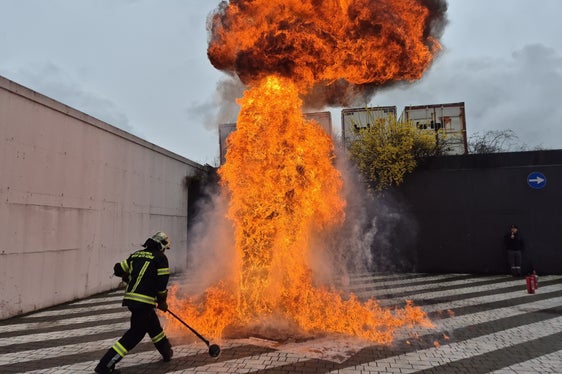 Civil Protect: Schauübung Fettexplosion für Schulklassen (Foto: LPA)