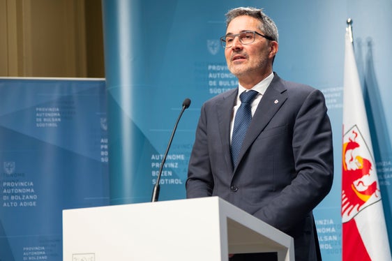 Auf Vorschlag von Landeshauptmann Arno Kompatscher (im Bild) hat die Landesregierung heute Benno Hofer als Vertreter des Landes im Beratungsausschuss des Investmentfonds Euregio+ Tourismus namhaft gemacht. (Foto: LPA/Fabio Brucculeri)