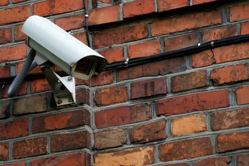 Anche in futuro, le imprese con sede in provincia di Bolzano che operano nei settori dell’artigianato, dell’industria, del commercio, dei servizi e del turismo potranno ricevere degli incentivi per l’installazione di sistemi di video-allarme antirapina, e di videosorveglianza. (Foto: USP/Pexels - la foto può essere utilizzata solo nel contesto di questo comunicato stampa).