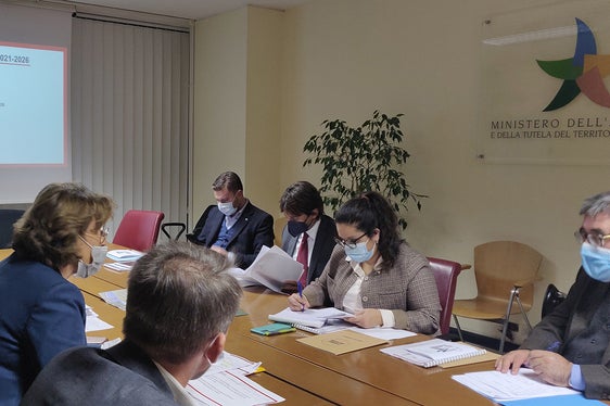 Im Hinblick auf die Übernahme des Vorsitzes des Koordinierungs- und Lenkungskomitees des Nationalparks Stilfserjoch für die nächsten fünf Jahre (2021-2026) traf die Delegation um LRin Kuenzer mit Unterstaatssekretärin Fontana zusammen. (Foto: LPA/Marcella Morandini)