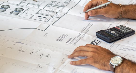 Die Landesverwaltung sucht sechs Architekten oder Architektinnen sowie Ingenieure oder Ingenieurinnen.(Foto: Unsplash)