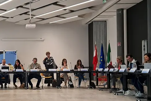 l Comitato direttivo transfrontaliero del programma di cooperazione Interreg VI-A Italia-Austria, l'organismo deputato alla valutazione e selezione dei progetti ammissibili nell’ambito del programma (Foto: ASP/Ripartizione Europa)