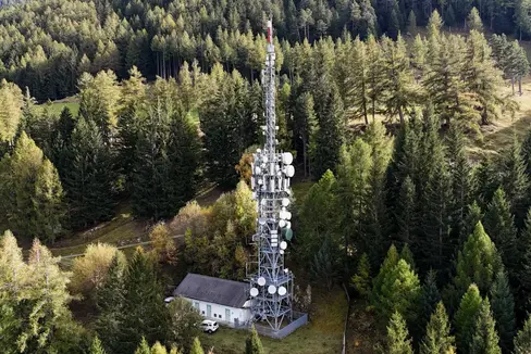 L'emittente altoatesina RAS ha ampliato ulteriormente la rete radiofonica digitale, anche presso l'impianto di trasmissione di Naturno (nella foto). (Foto: USP/RAS)