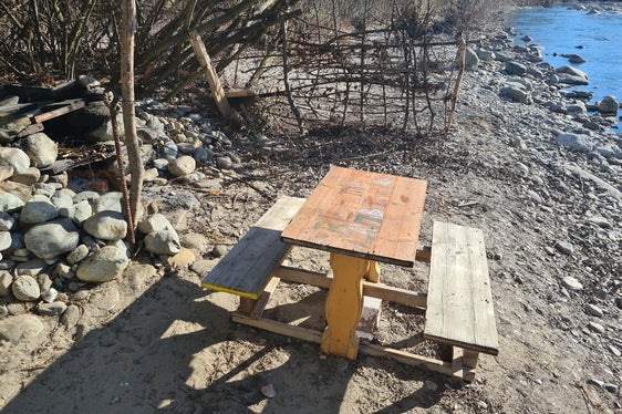 Das Landesamt für Wildbach- und Lawinenverbauung West in der Agentur für Bevölkerungsschutz beginnt voraussichtlich nächste Woche mit den Aufräumarbeiten an der Passer in Meran in der Örtlichkeit Lazag. (Foto: LPA/Landesamt für Wildbachverbauung West)
