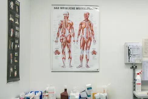 Die Wechseljahre bei Frauen und Männern und ihre Auswirkungen auf die Gesundheit stehen am 16. Oktober beim 8. Südtiroler Symposium zur Gendermedizin in Bozen im Mittelpunkt. Ziel ist es, Unterschiede besser zu berücksichtigen und die medizinische Versorgung gezielter auf die einzelnen Menschen abzustimmen. (Foto: LPA/Claudia Corrent)