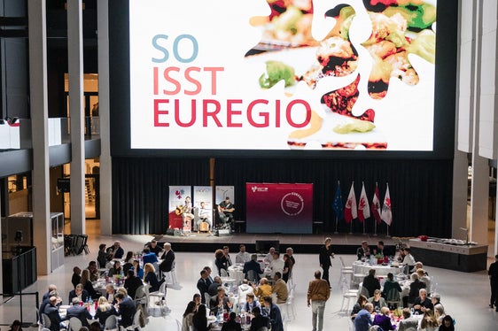 Am 7. Mai 2025 wurde So isst Euregio im Hotel Sheraton in Bozen vorgestellt. (Foto: Euregio/Bernhard Aichner)