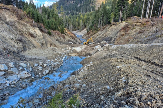 Briglie in cemento armato composte da tre componenti indipendenti costruite sul rio Stolla a Braies. (Foto: USP/Ufficio sistemazione bacini montani est/Michael Baumgartner)