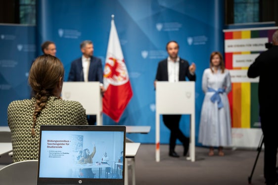 Un altro punto rilevante nel mondo della scuola è il dialogo sulla formazione. Sono state ricevute oltre 1.300 proposte, principalmente sui temi del personale, della riduzione della burocrazia, del supporto linguistico, dell'insegnamento in team e della digitalizzazione. (Foto: USP/Fabio Brucculeri)