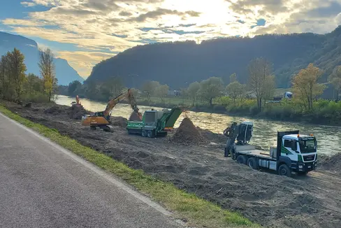 L'argine del fiume Adige a Vadena verrà abbassato e ridisegnato. (Foto: ASP/Ufficio bacini montani Sud)