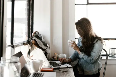La Giunta provinciale ha deliberato oggi (16 aprile) nuove linee guida per l’assegnazione di alloggi negli studentati universitari: abolito l’ordine cronologico delle graduatorie in favore di criteri sociali (Foto: Unsplash/Andrew Neel)