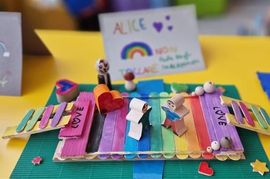 Costruire ponti: progetto di promozione della tecnologia e non solo, sostenuto dall'Area pedagogica della Direzione provinciale Scuole ladine; l'immagine mostra il lavoro degli alunni della scuola primaria di Selva (Foto: USP/Area pedagogica della Direzione provinciale Scuole ladine)