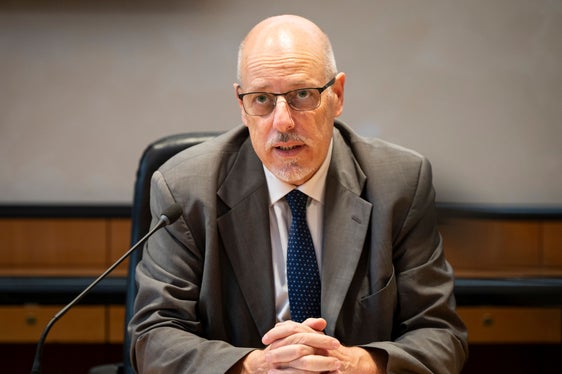 Paolo Angelini, der Leiter der italienischen Delegation bei der Alpenkonvention im Ministerium für Umwelt und Energiesicherheit, stellte heute (30. Oktober) die Leitlinien des italienischen Vorsitzes der Alpenkonvention vor. (Foto: LPA/Fabio Brucculeri)