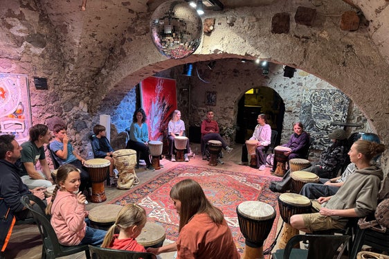 Entdecke neue Trommel-Rhythmen, Jugend- und Kulturtreff Jump Eppan (Foto: LPA/Jugend- und Kulturtreff Jump Eppan)