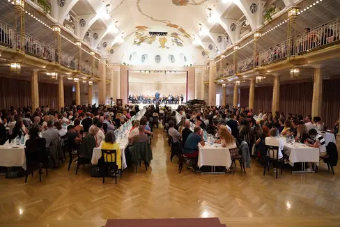 Mit dem Pädagogischen Eröffnungstag im Meraner Kursaal erfolgt am 2. September der Auftakt zum neuen Arbeitsjahr 2024/25 für Führungskräfte und Lehrpersonen der Deutschen und ladinischen Musikschulen. (Foto: LPA/Landesdirektion Deutsche und ladinische Musikschule/Johann Finatzer)